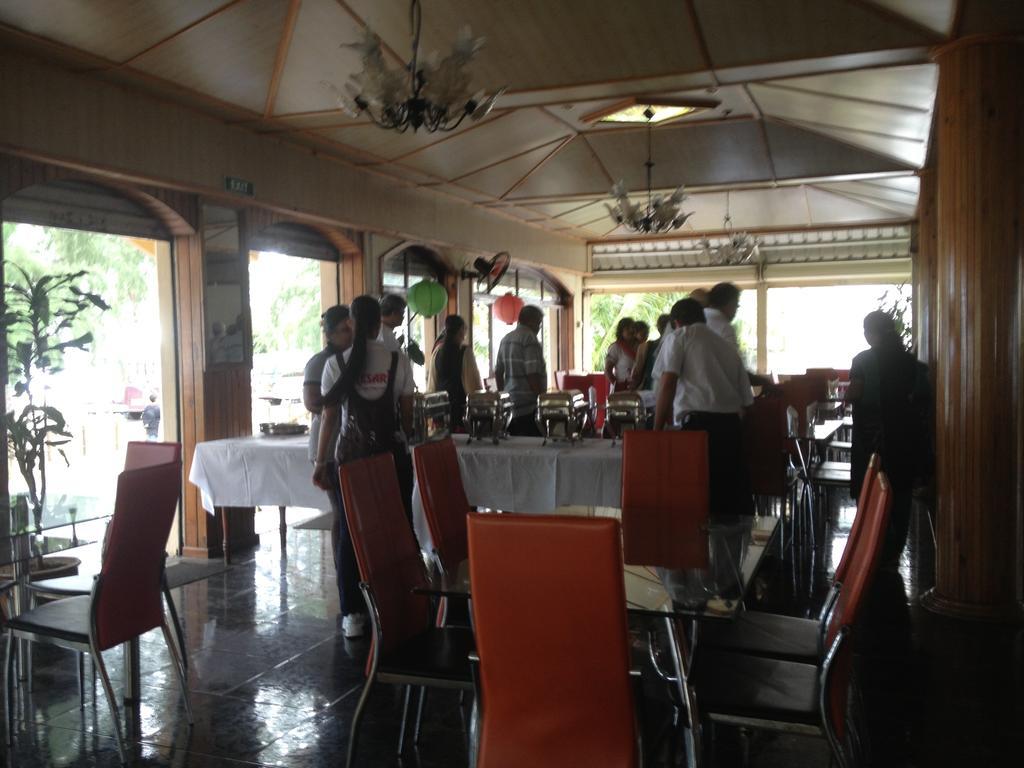 Hotel White Shell Lounge And Restaurant à Flic-en-Flacq Extérieur photo