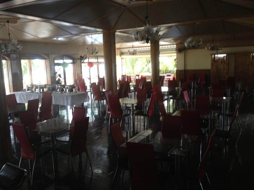 Hotel White Shell Lounge And Restaurant à Flic-en-Flacq Extérieur photo